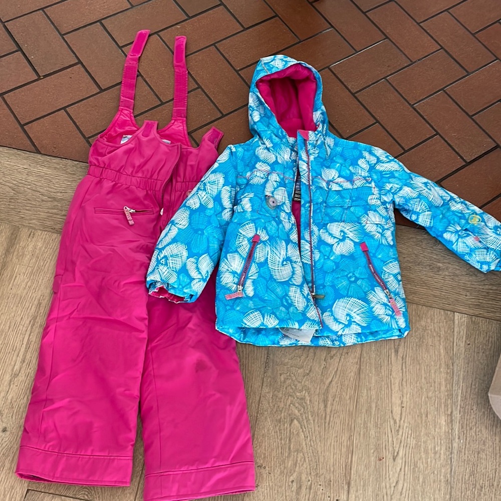 Obermeyer kids i-grow size 5 set.